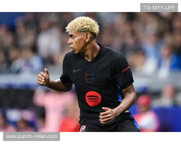 足球球星吹风：解析球场上的风头与背后的努力